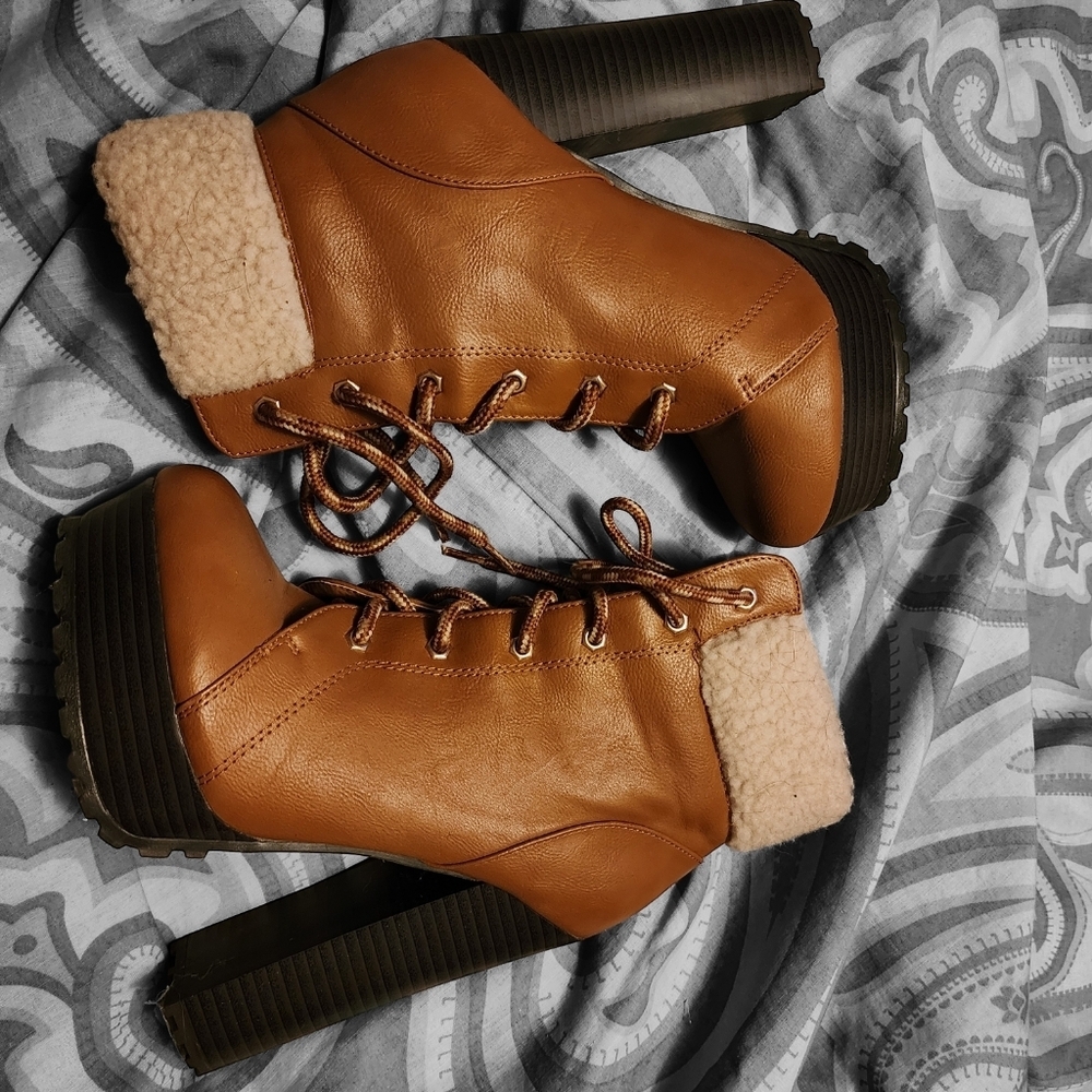 Women's Shoe Dazzle Ankle Boots 👢 Size 6